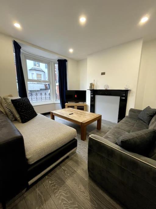 Central Area Terraced House With Private Hot Tub Lincoln Kültér fotó